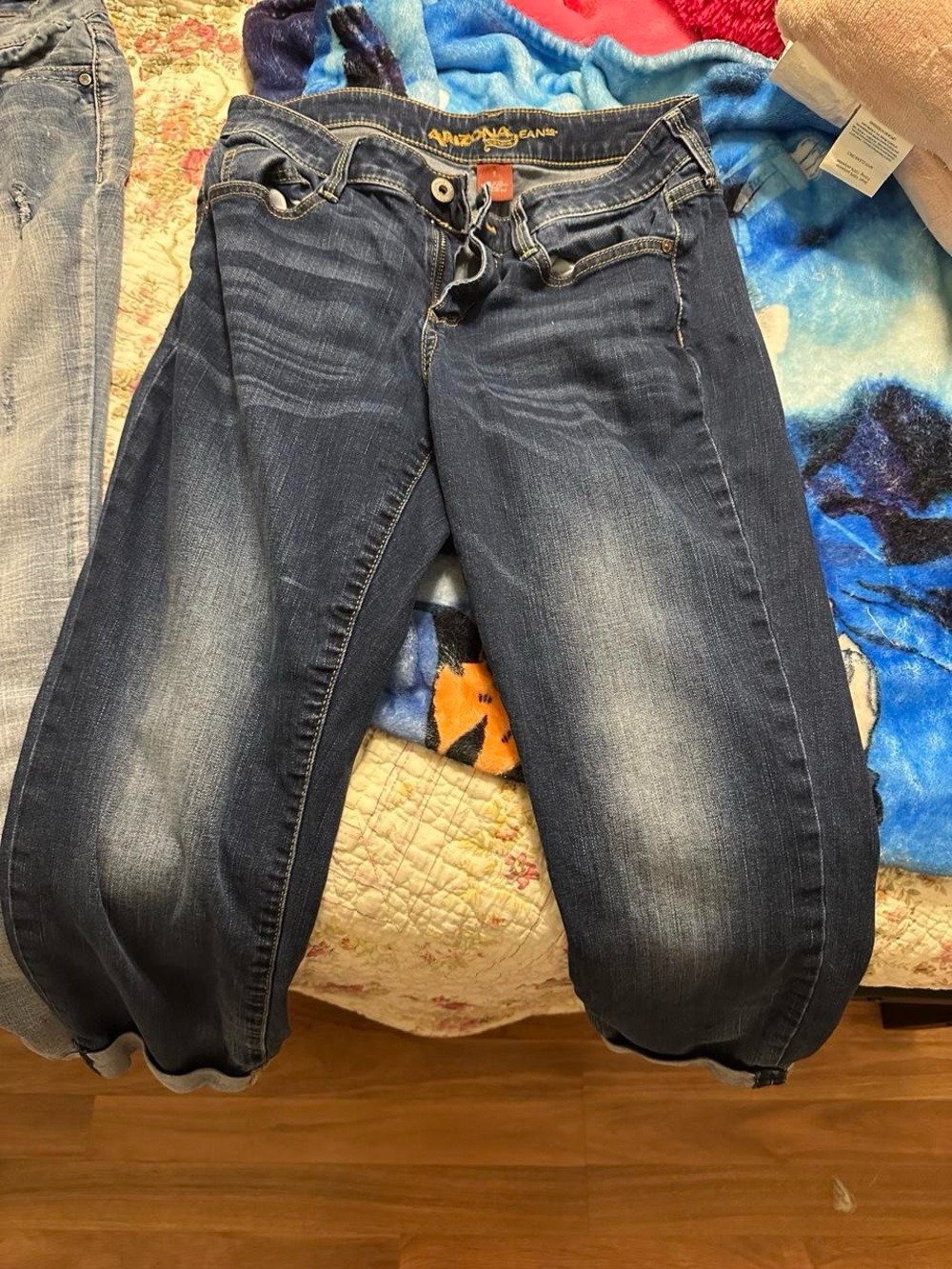 Arizona Cuffed Size 7 Jeans EUC